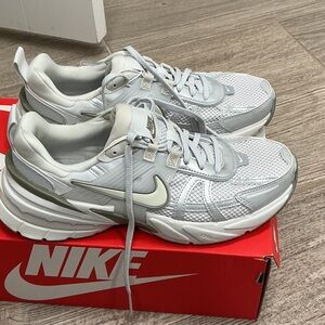 Nike Women's V2K Run Shoes